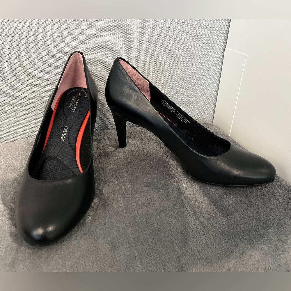 Rockport black leather pumps Total Motion. Shock absorption, arch support. 11